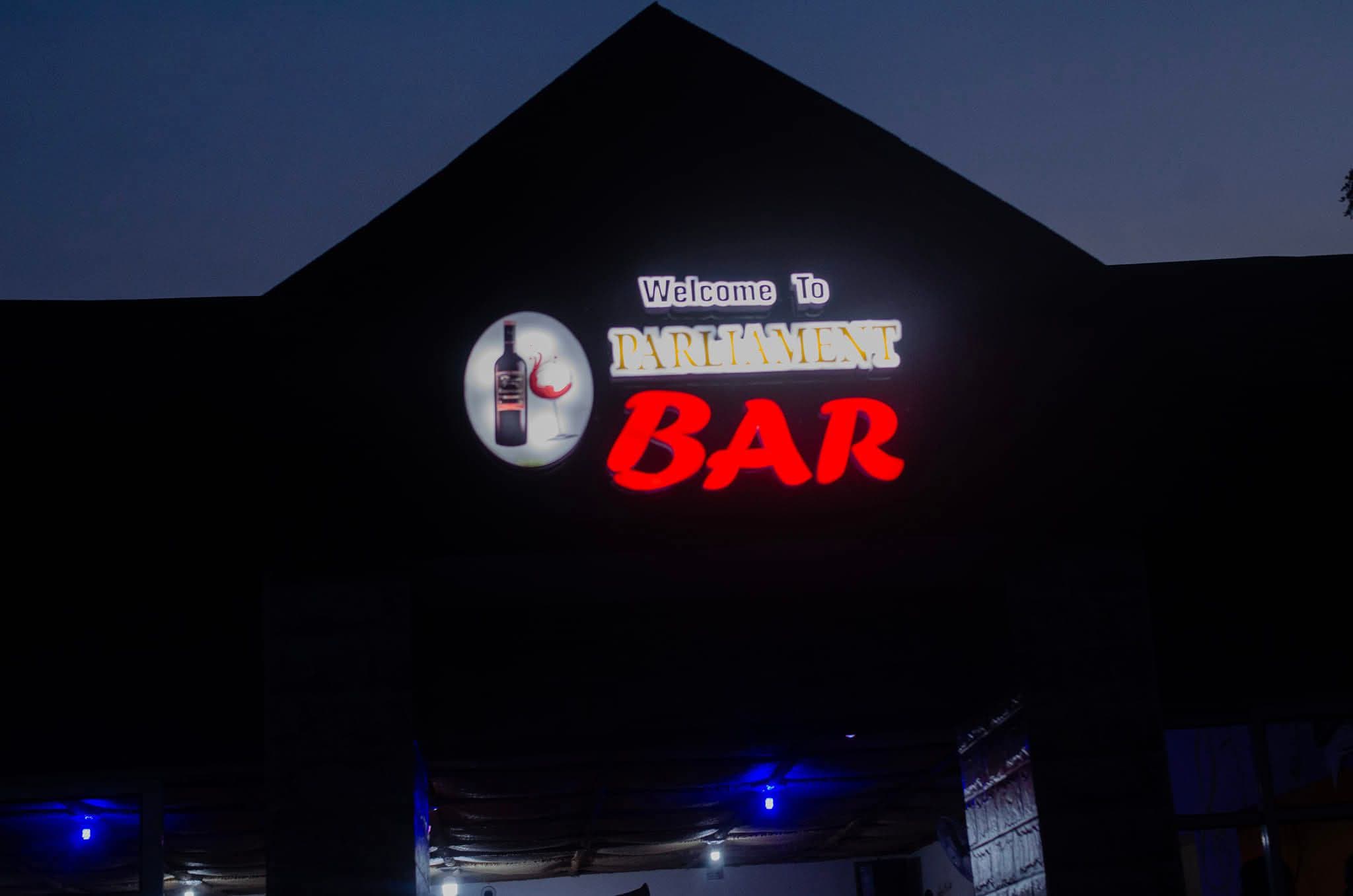 Luxury bar at Tracer Wave Cabin